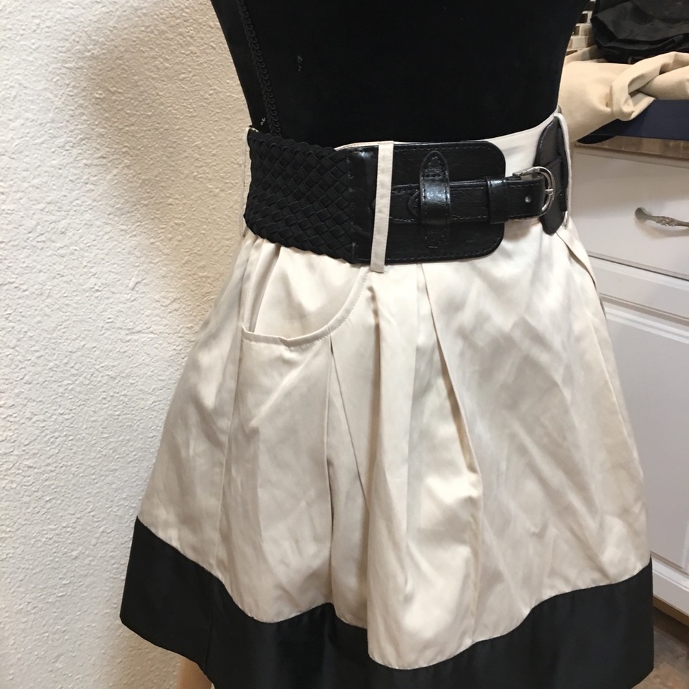 NWT Twenty One - Cream & Black Satin/ Pleats /Stretch Belt & Pockets. Beautiful